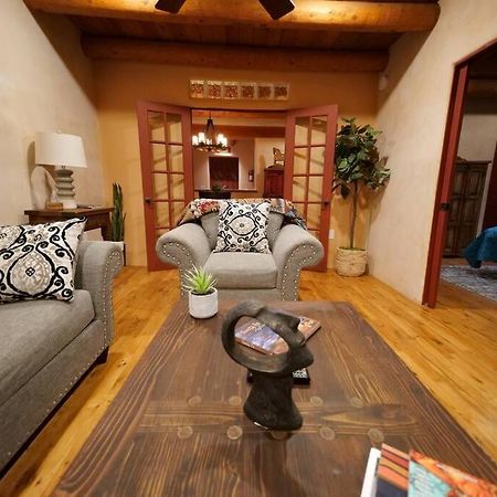 Magical Santa Fe Stay, Minutes From Town Square, Sleeps 4, Includes Free Parking And Outdoor Hot Tub! Exteriör bild