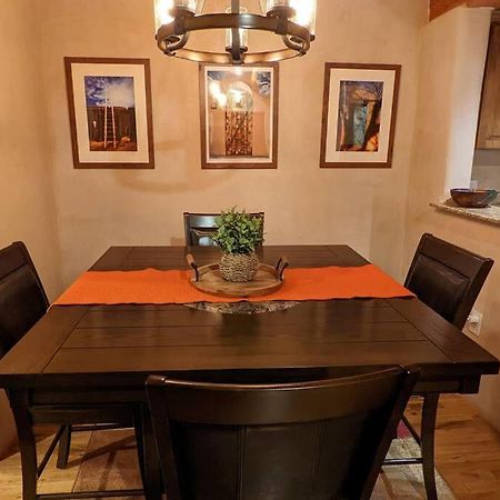 Magical Santa Fe Stay, Minutes From Town Square, Sleeps 4, Includes Free Parking And Outdoor Hot Tub! Exteriör bild