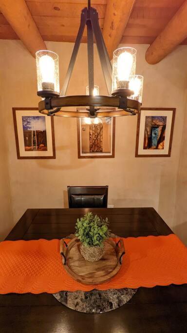 Magical Santa Fe Stay, Minutes From Town Square, Sleeps 4, Includes Free Parking And Outdoor Hot Tub! Exteriör bild