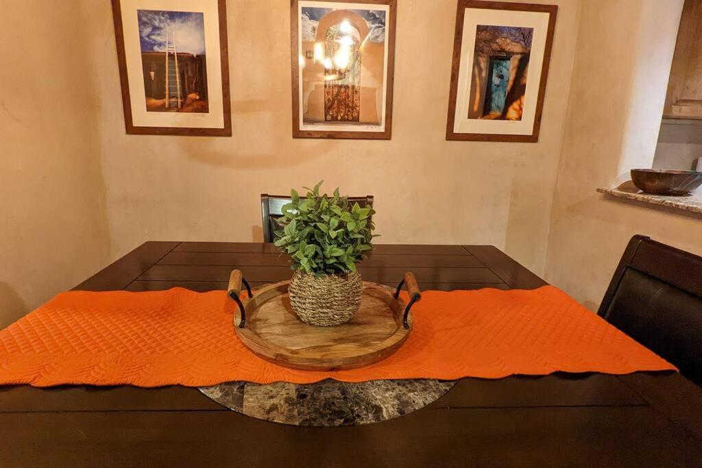 Magical Santa Fe Stay, Minutes From Town Square, Sleeps 4, Includes Free Parking And Outdoor Hot Tub! Exteriör bild