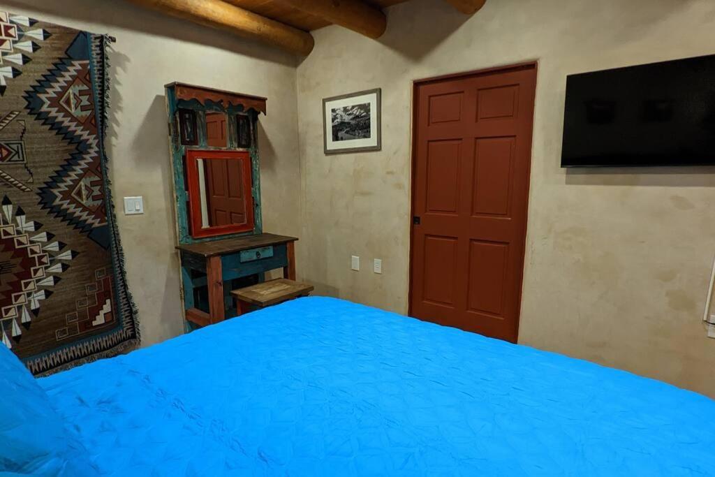 Magical Santa Fe Stay, Minutes From Town Square, Sleeps 4, Includes Free Parking And Outdoor Hot Tub! Exteriör bild