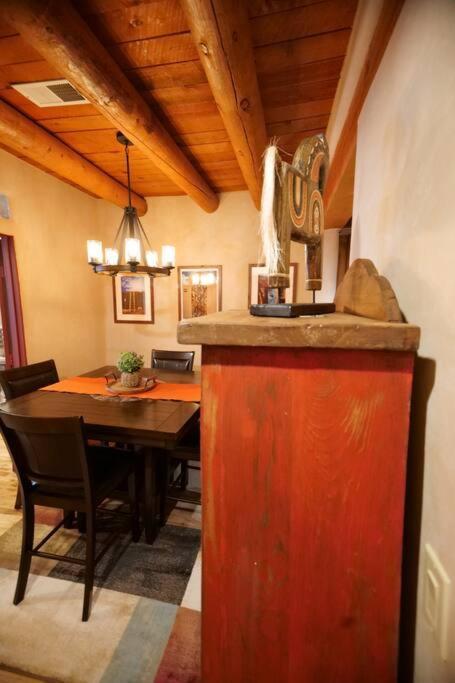 Magical Santa Fe Stay, Minutes From Town Square, Sleeps 4, Includes Free Parking And Outdoor Hot Tub! Exteriör bild