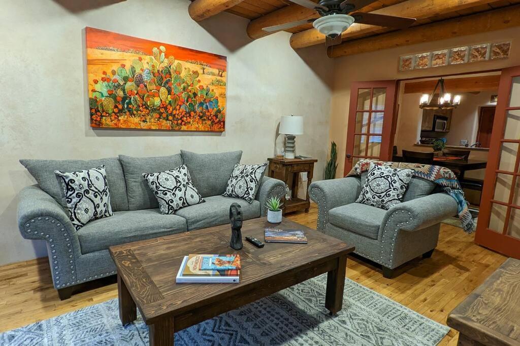Magical Santa Fe Stay, Minutes From Town Square, Sleeps 4, Includes Free Parking And Outdoor Hot Tub! Exteriör bild