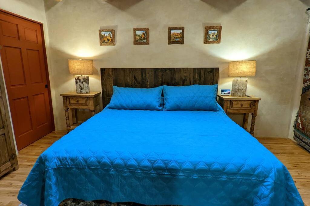 Magical Santa Fe Stay, Minutes From Town Square, Sleeps 4, Includes Free Parking And Outdoor Hot Tub! Exteriör bild