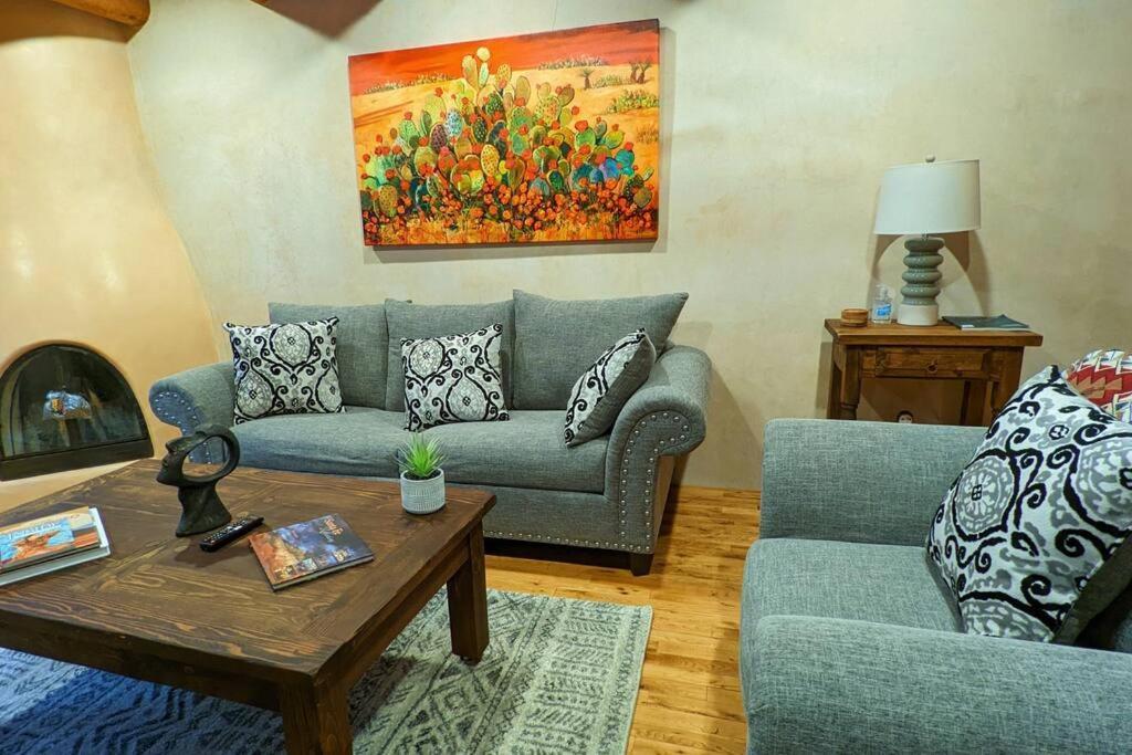 Magical Santa Fe Stay, Minutes From Town Square, Sleeps 4, Includes Free Parking And Outdoor Hot Tub! Exteriör bild