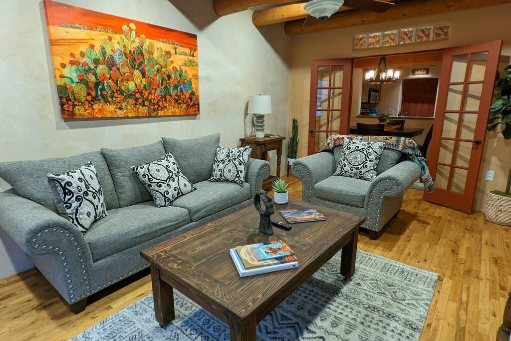 Magical Santa Fe Stay, Minutes From Town Square, Sleeps 4, Includes Free Parking And Outdoor Hot Tub! Exteriör bild