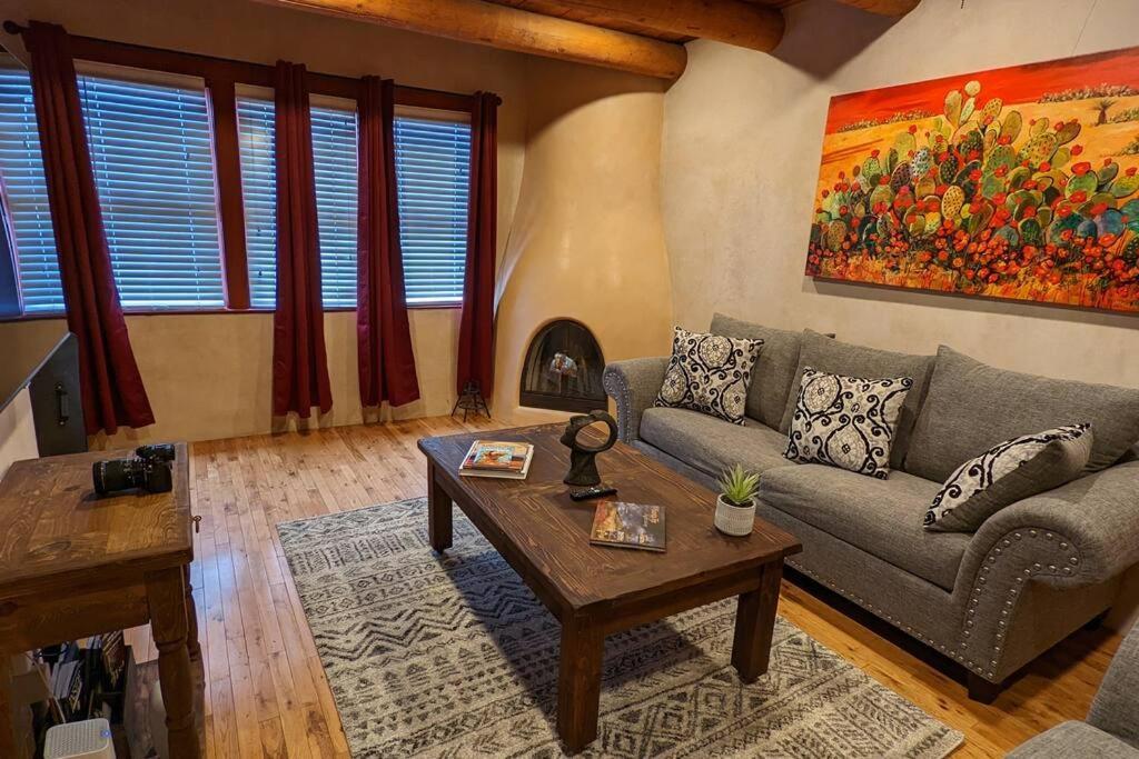 Magical Santa Fe Stay, Minutes From Town Square, Sleeps 4, Includes Free Parking And Outdoor Hot Tub! Exteriör bild