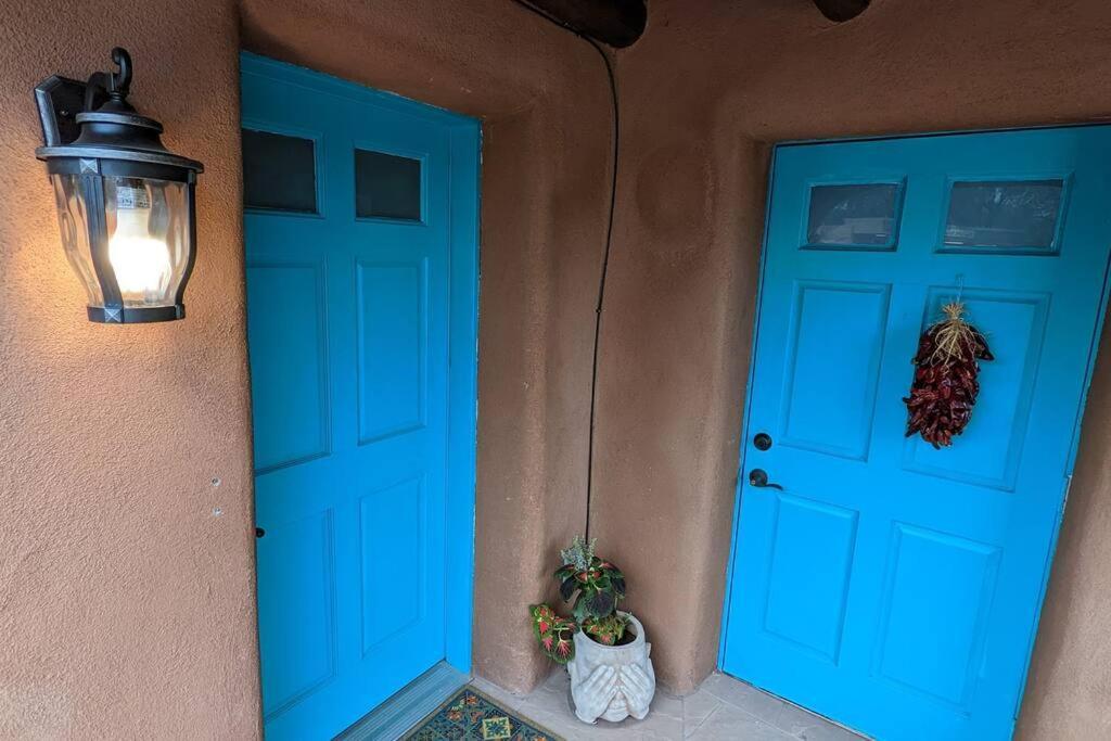 Magical Santa Fe Stay, Minutes From Town Square, Sleeps 4, Includes Free Parking And Outdoor Hot Tub! Exteriör bild