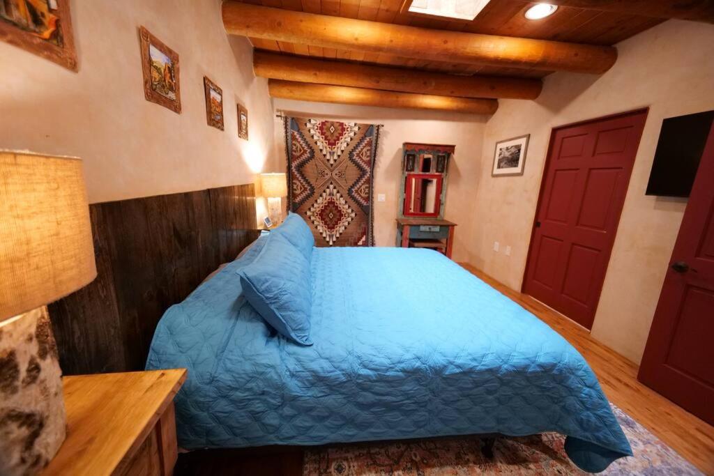 Magical Santa Fe Stay, Minutes From Town Square, Sleeps 4, Includes Free Parking And Outdoor Hot Tub! Exteriör bild