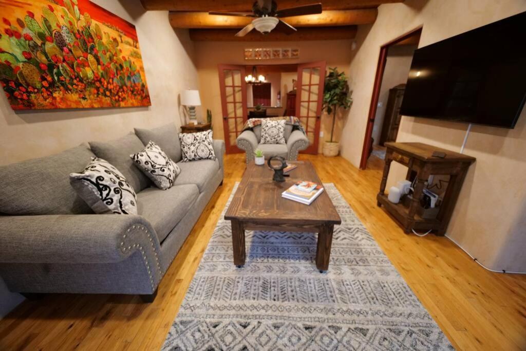 Magical Santa Fe Stay, Minutes From Town Square, Sleeps 4, Includes Free Parking And Outdoor Hot Tub! Exteriör bild