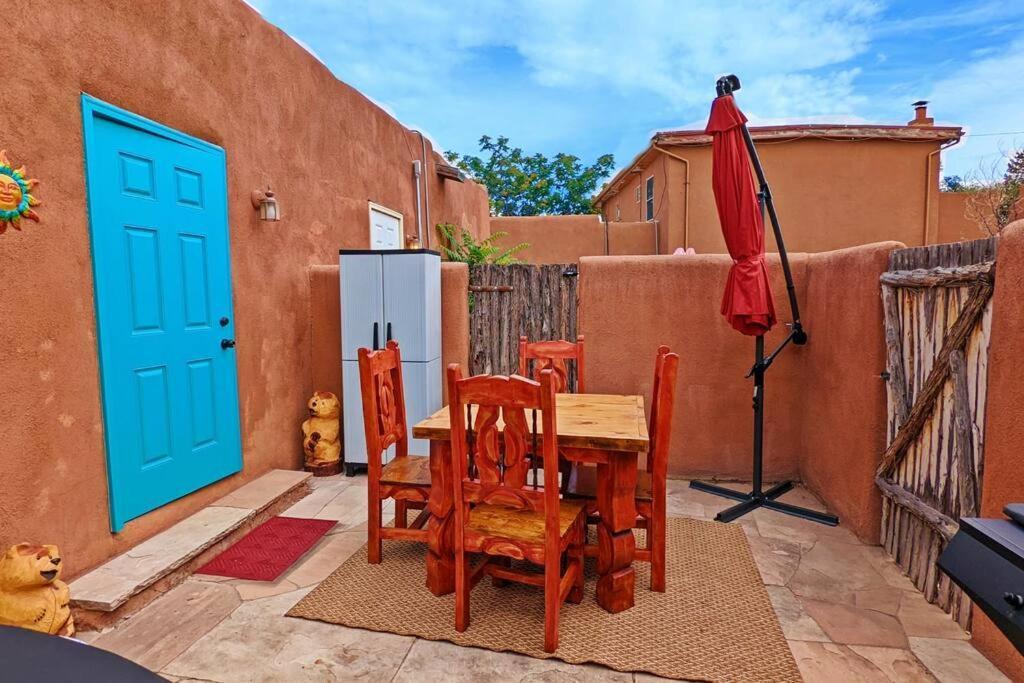 Magical Santa Fe Stay, Minutes From Town Square, Sleeps 4, Includes Free Parking And Outdoor Hot Tub! Exteriör bild