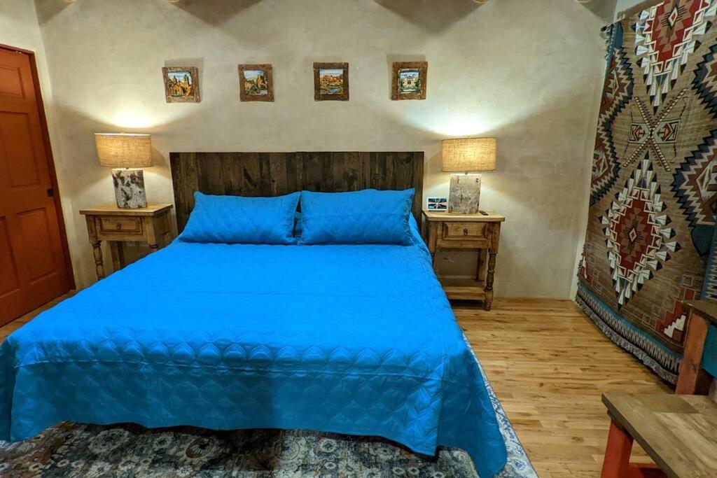 Magical Santa Fe Stay, Minutes From Town Square, Sleeps 4, Includes Free Parking And Outdoor Hot Tub! Exteriör bild